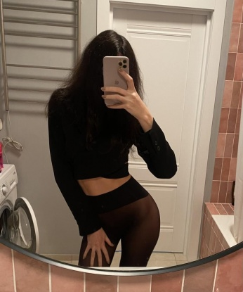 Опытна и сексуально горяча, я готова показать тебе мир наслаждения. Мои услуги – наивысшего уровня. Подарю тебе незабываемый эротический массаж, умело доставлю оргазм, и помогу расслабиться после напряженного дня. В моих нежных руках ты почувствуешь себя королем. Живу в Москве, позаботюсь о комфорте, чтобы наша встреча была идеальной. Фото и отзывы на моей странице – гарантия моей красоты и профессионализма. 🌹💋🔥💦😉 15079, 27 лет