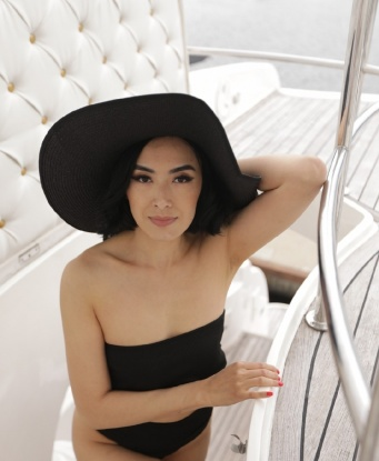 Со мной ты погрузишься в мир блаженства и удовольствия, которые только я могу дарить. Тышь, успокойся! Никаких ограничений в нашем общении: я знаю, как углубиться в каждую твою желанную фантазию и сделать ее реальностью. Открой мне свои страшные тайны и я заставлю их оживать! Вместе мы станем воплощением похоти и разврата. Позволь знакомству со мной стать запоминающим для тебя событием, а отзывы моих довольных клиентов лишь подтвердят мою неземную красоту и великолепные навыки. Устали от серости? Подари себе феерический отрыв – обращайся, и я воплотю все, о чем ты так давно мечтал! 😈💋🔥 2006, 31 год