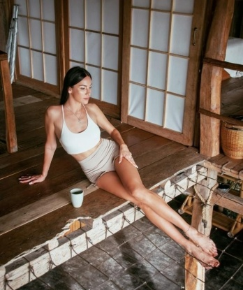 Просмотри мои фото – я уверена, они подчеркнут мои привлекательные формы и нежное лицо. Я предлагаю широкий выбор услуг, чтобы ты получил все, что хочешь. Мы можем устроить романтический ужин, оживить фантазии ролевыми играми или просто насладиться горячим сексом. У меня есть положительные отзывы, которые подтверждают мою надежность и профессионализм. Так что не стесняйся – давай познакомимся и исследуем новые грани наслаждения в Москве. 🌸💋 3640, 28 лет