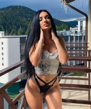 Я идеальное сочетание страсти и нежности, которые помогут тебе окунуться в океан блаженства. 💋
Мои услуги включают эротический массаж и не только. Я умею создать атмосферу релакса и удовольствия, которая позволит тебе забыть о повседневных проблемах. 🌹
Мои возможности безграничны, и я всегда готова пойти на встречу с твоими желаниями. 💃🏻 Индивидуальный подход к каждому клиенту гарантирован. Мои отзывы говорят сами за себя – клиенты остаются довольны и возвращаются снова и снова. 🔥
Фото, которые ты видишь, настоящие и не ретушированы. Я живу в Москве и буду рада принять тебя у себя в уютной квартире, где мы сможем наслаждаться друг другом в атмосфере полного комфорта. 💫
Не откладывай на потом свое удовлетворение – звони прямо сейчас, и я окуну тебя в мир незабываемого блаженства. Буду ждать тебя в Москве! 😘 7603, 28 лет